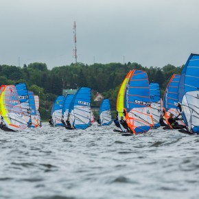 Tugev ja muutlik tuul ilmestas tänast purjelaua- ja lohesurfivõistlust NeilPryde Baltic Cup Estonia